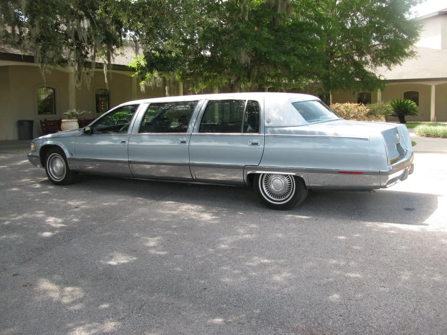 1996 Cadillac Fleetwood - Image 2 of 7