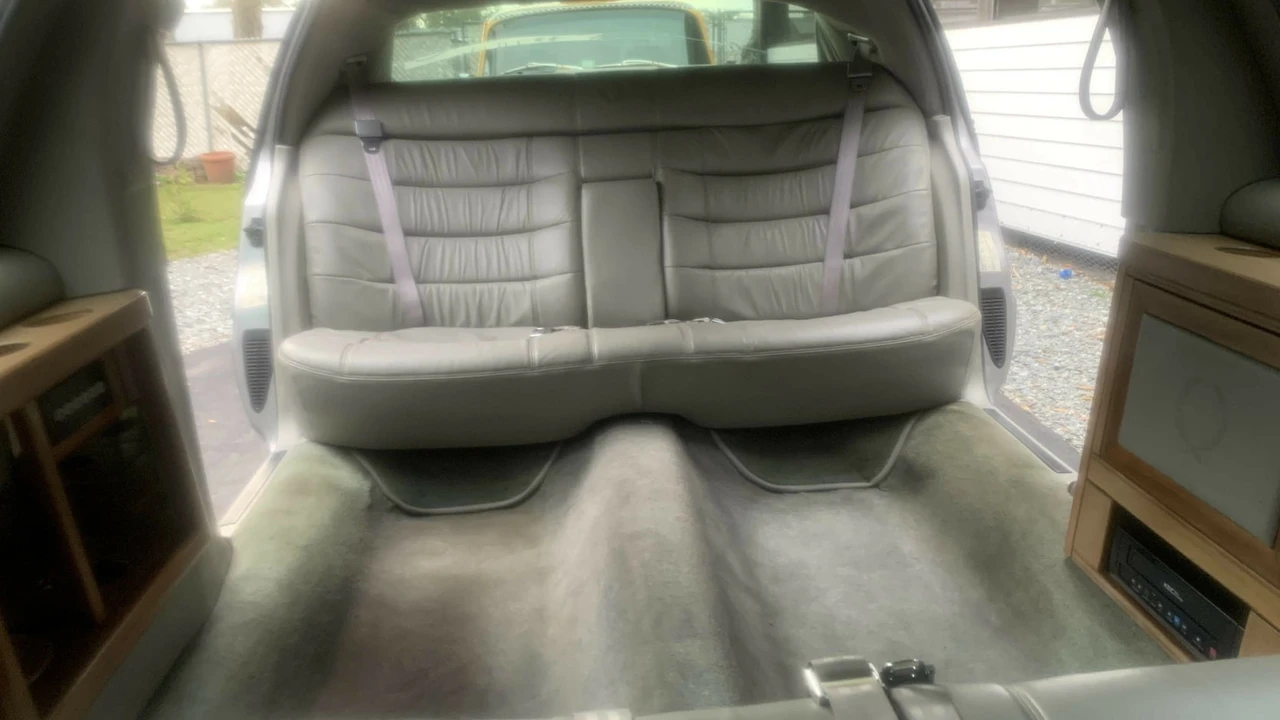1996 Cadillac Fleetwood - Image 6 of 25