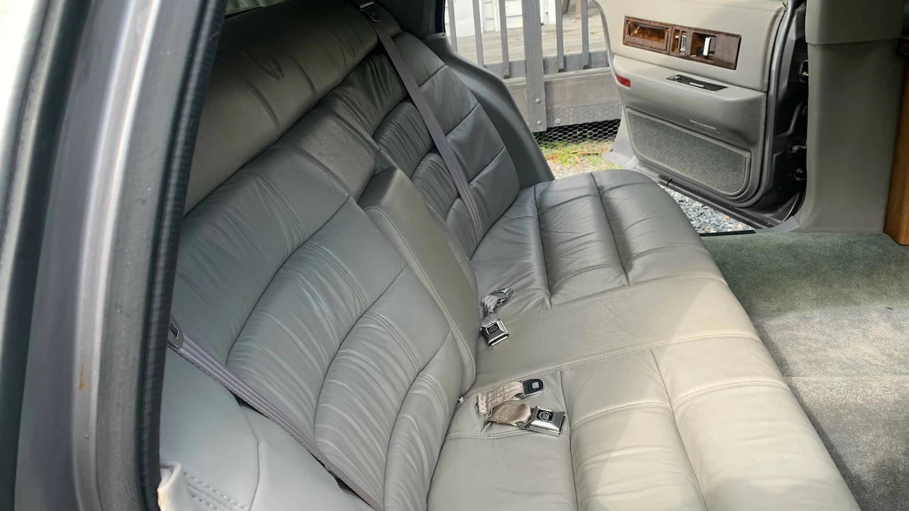 1996 Cadillac Fleetwood - Image 8 of 25