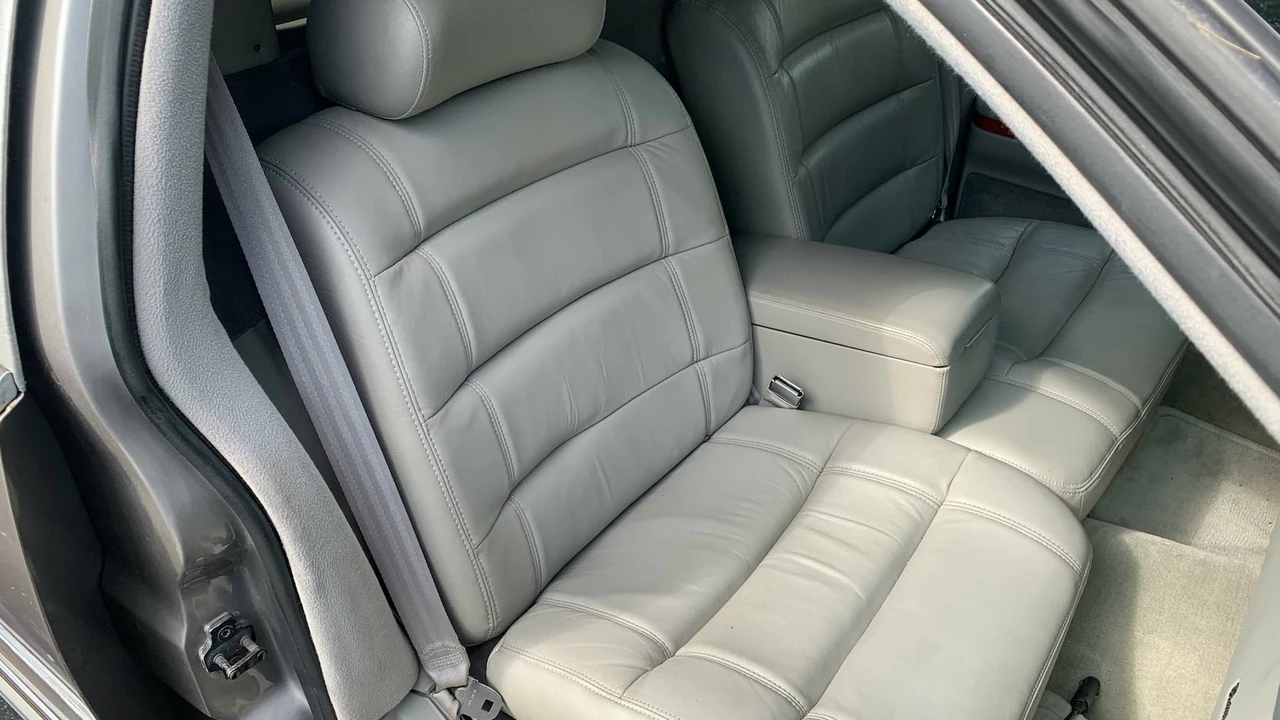 1996 Cadillac Fleetwood - Image 9 of 25