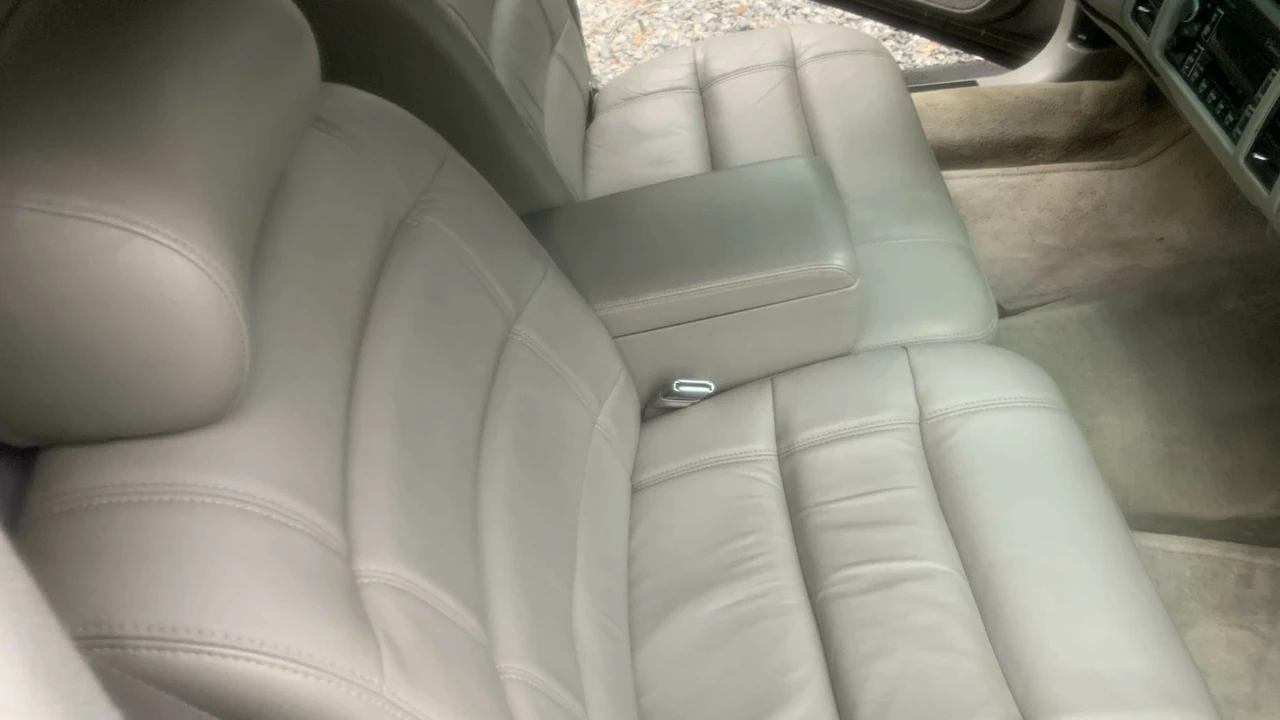 1996 Cadillac Fleetwood - Image 10 of 25