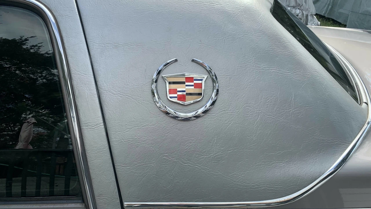 1996 Cadillac Fleetwood - Image 19 of 25