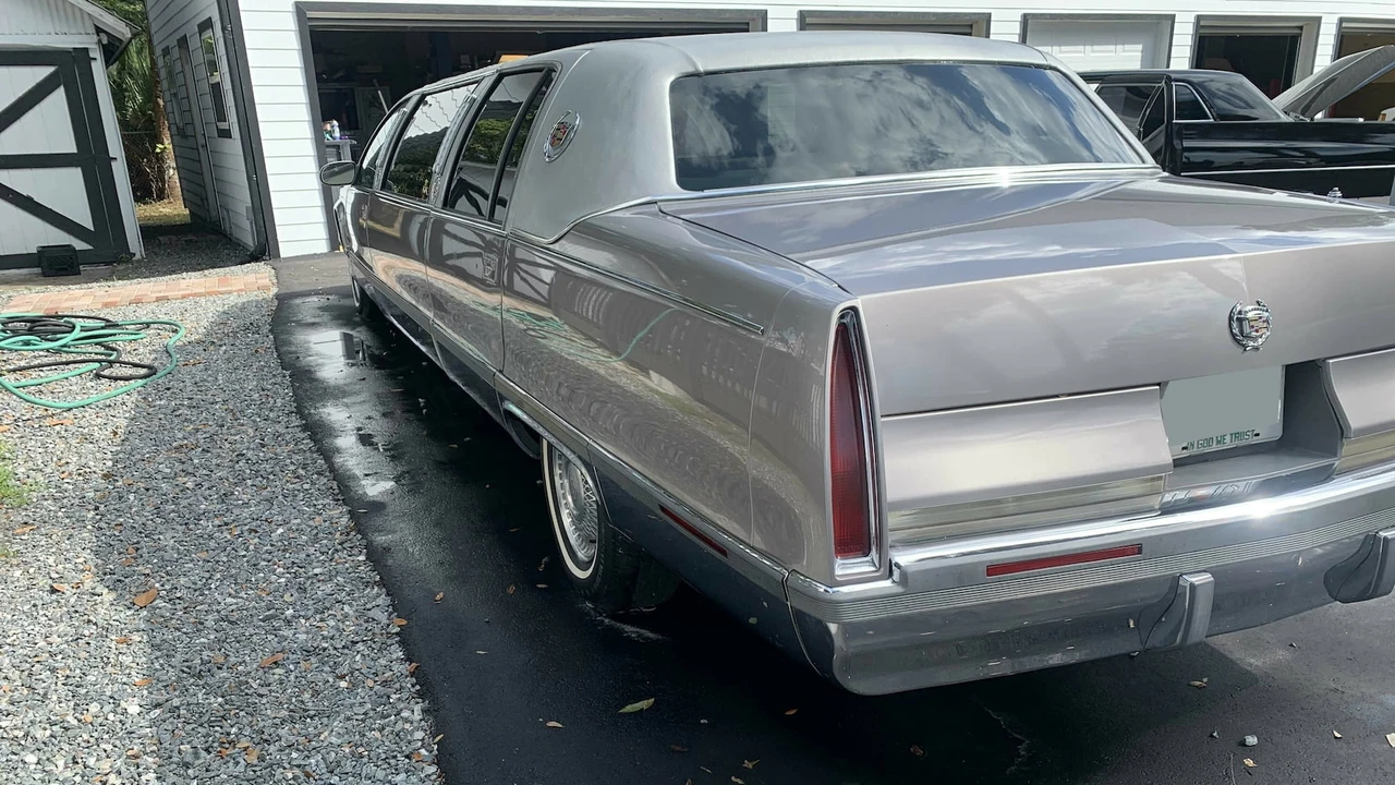 1996 Cadillac Fleetwood - Image 23 of 25