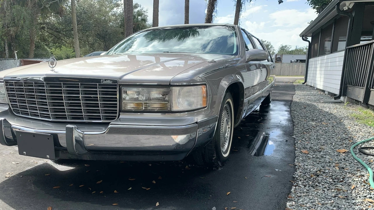 1996 Cadillac Fleetwood - Image 24 of 25