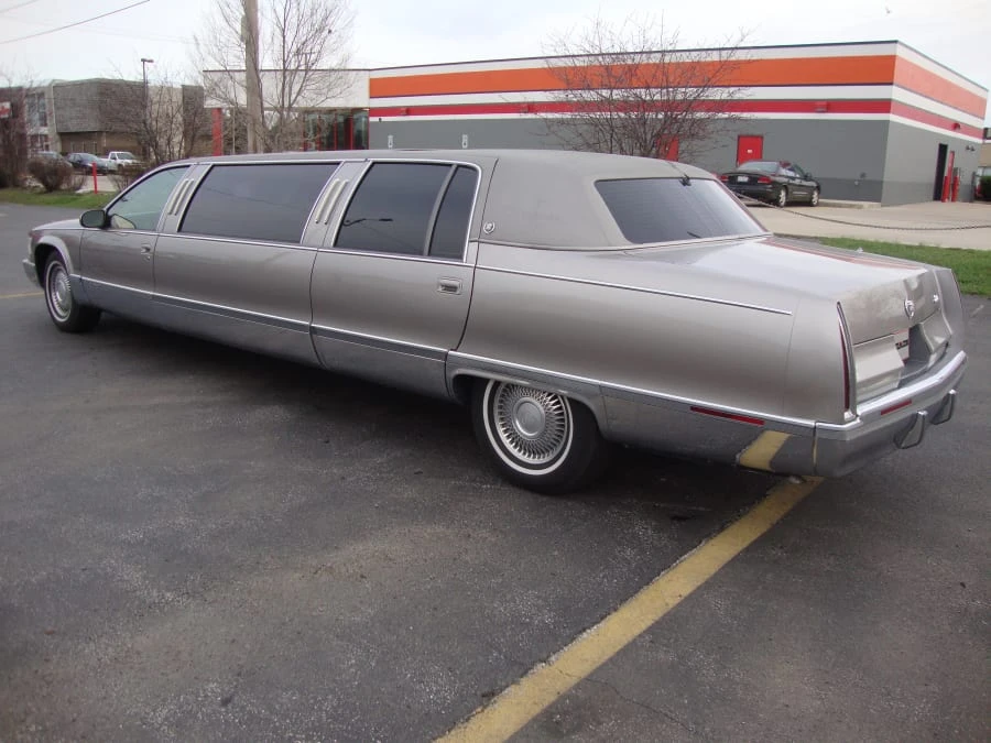 1996 Cadillac Fleetwood - Image 2 of 11
