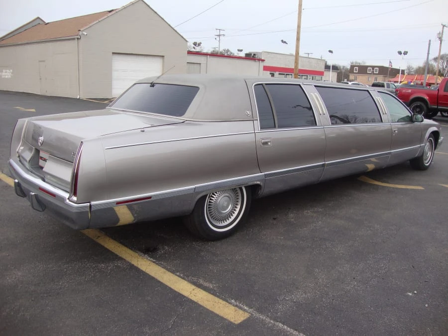 1996 Cadillac Fleetwood - Image 3 of 11