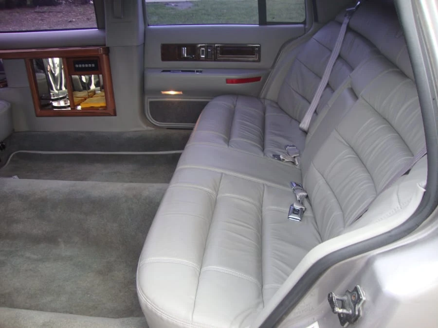1996 Cadillac Fleetwood - Image 5 of 11