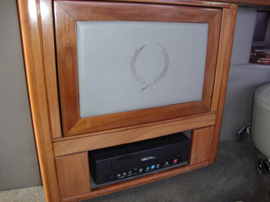 1996 Cadillac Fleetwood - Image 7 of 11