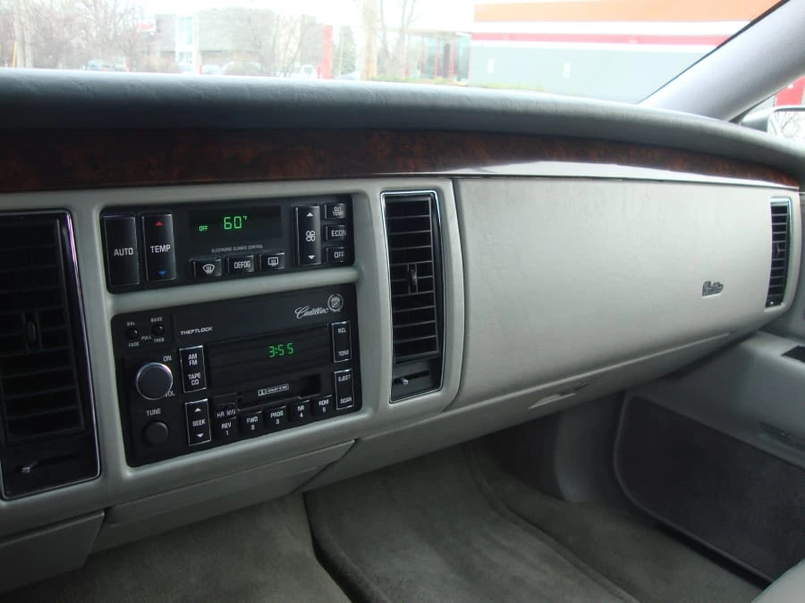 1996 Cadillac Fleetwood - Image 8 of 11