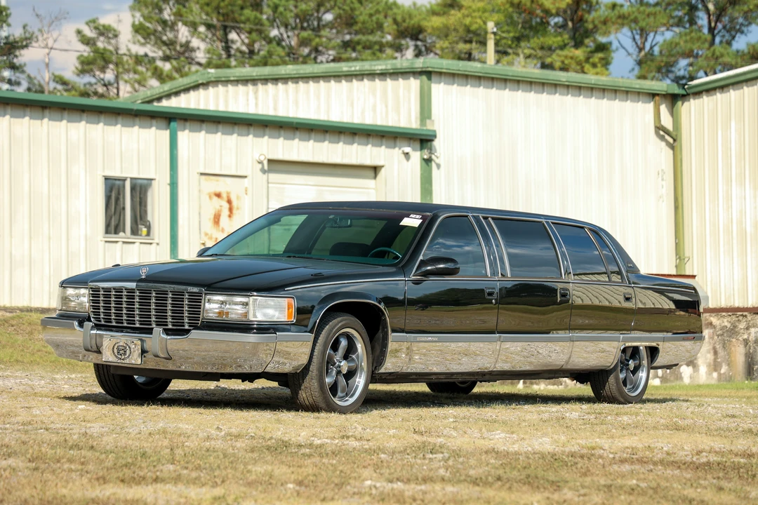 1996 Cadillac Fleetwood - Image 11 of 31
