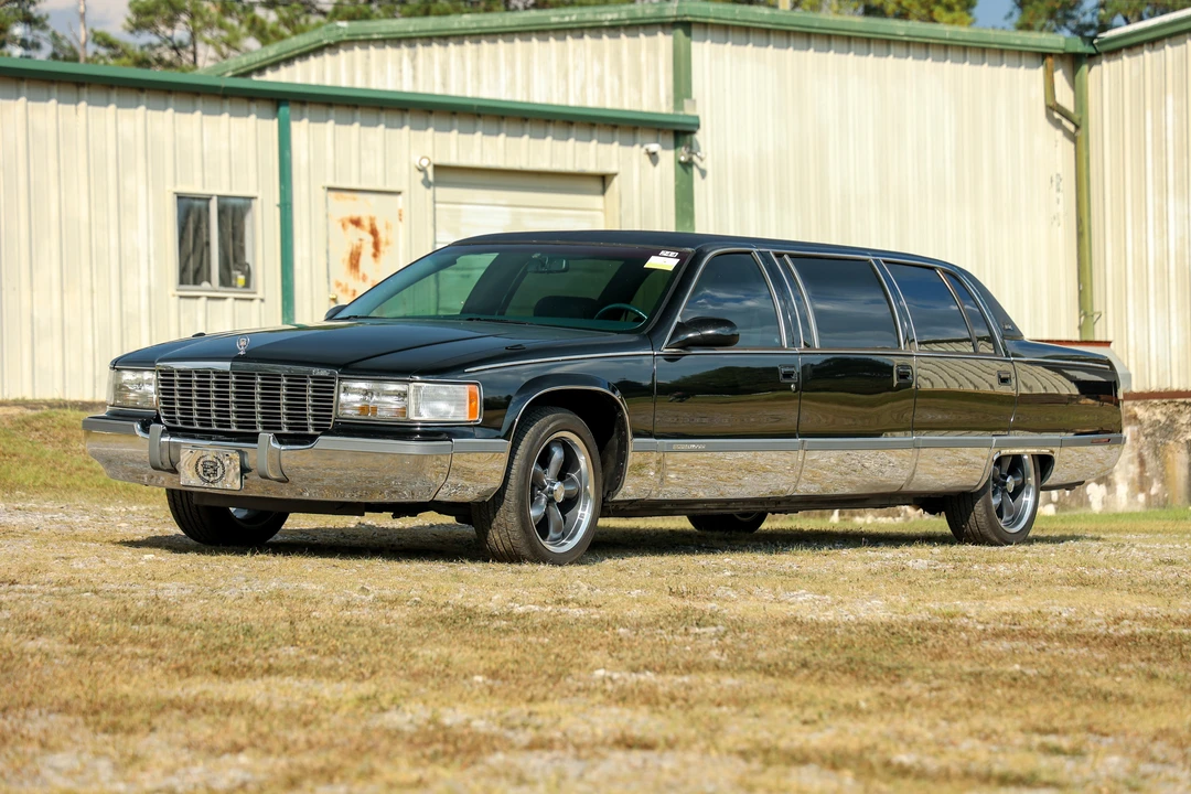 1996 Cadillac Fleetwood - Image 10 of 31