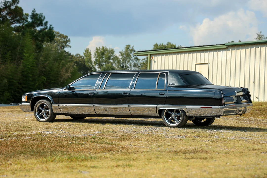 1996 Cadillac Fleetwood - Image 8 of 31