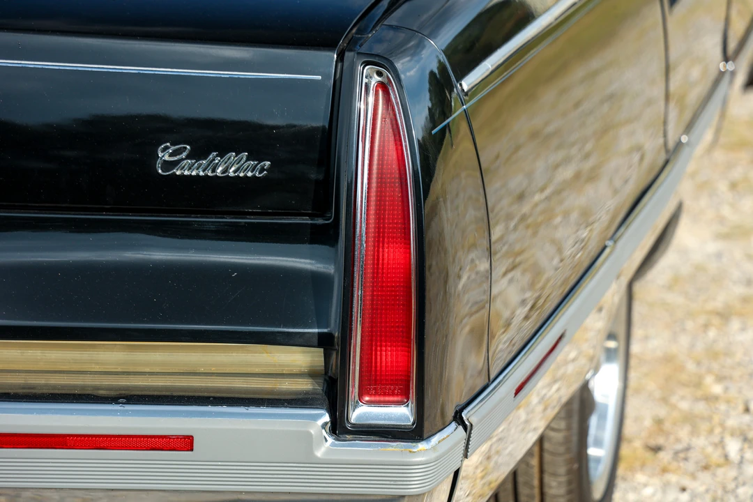 1996 Cadillac Fleetwood - Image 22 of 31