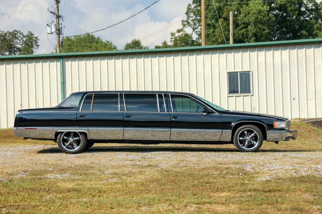 1996 Cadillac Fleetwood - Image 3 of 31