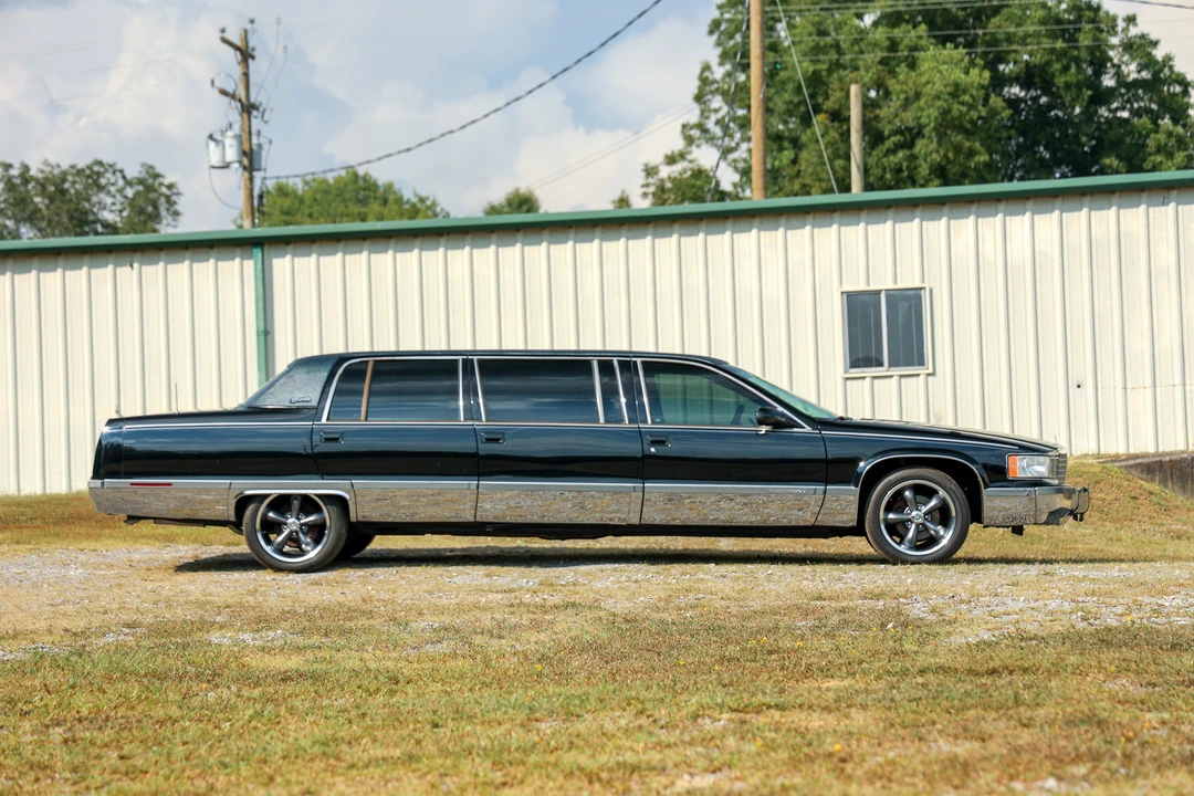 1996 Cadillac Fleetwood - Image 4 of 31