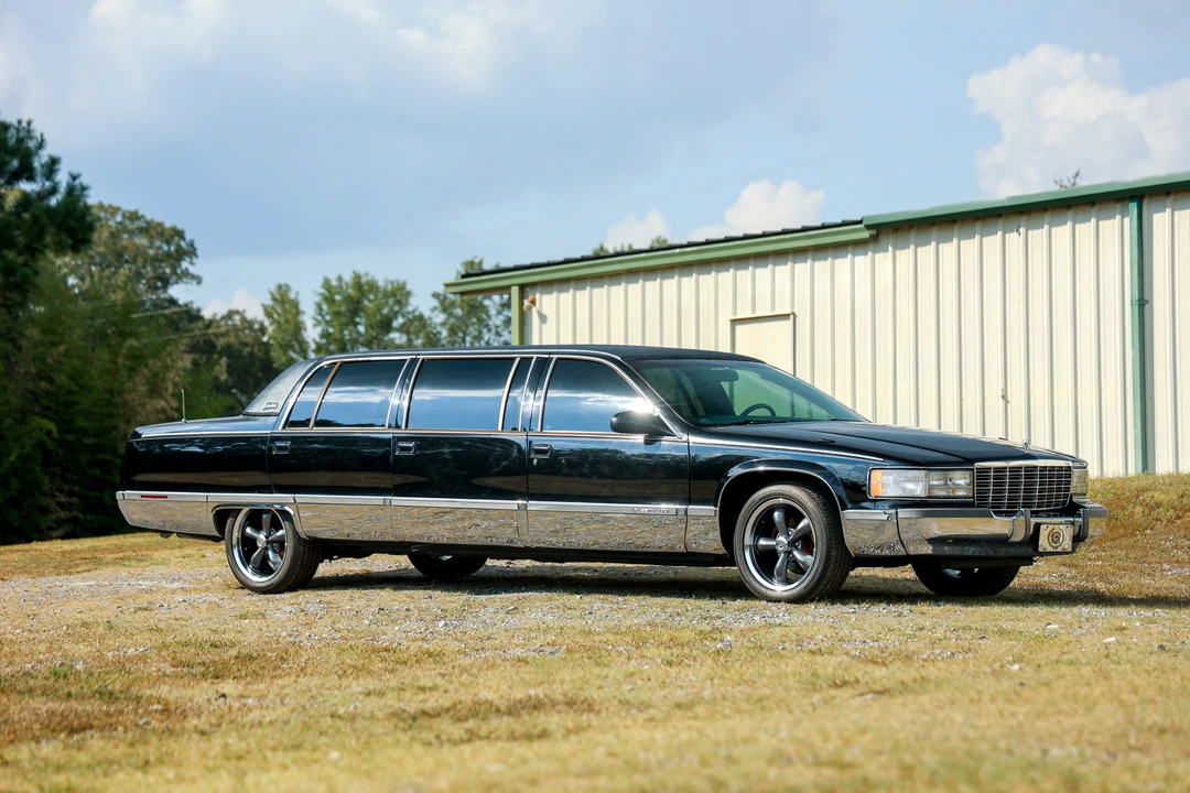 1996 Cadillac Fleetwood - Image 2 of 31