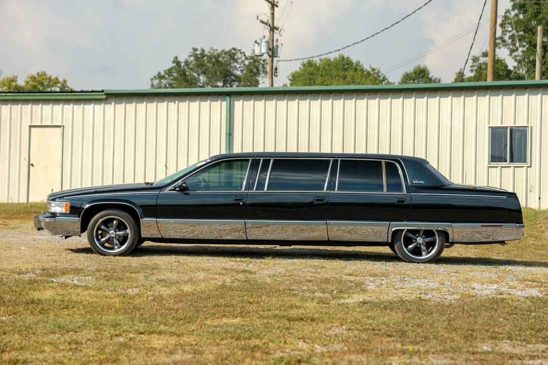 1996 Cadillac Fleetwood - Image 9 of 31