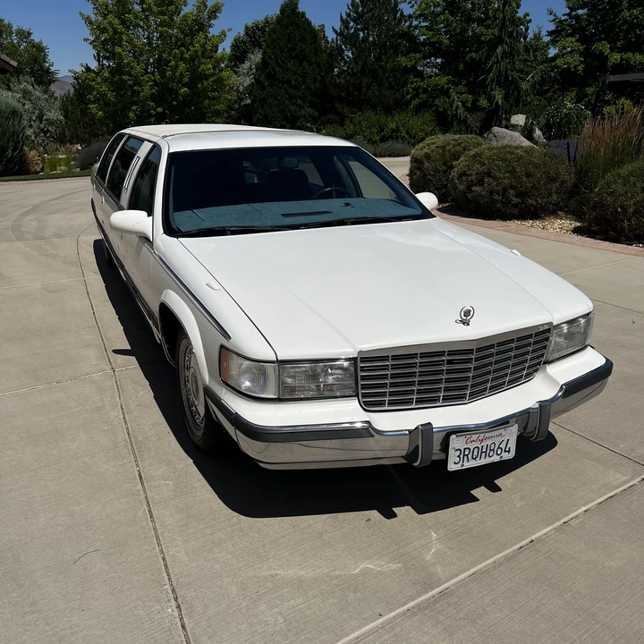 1996 Cadillac Fleetwood - Image 2 of 31