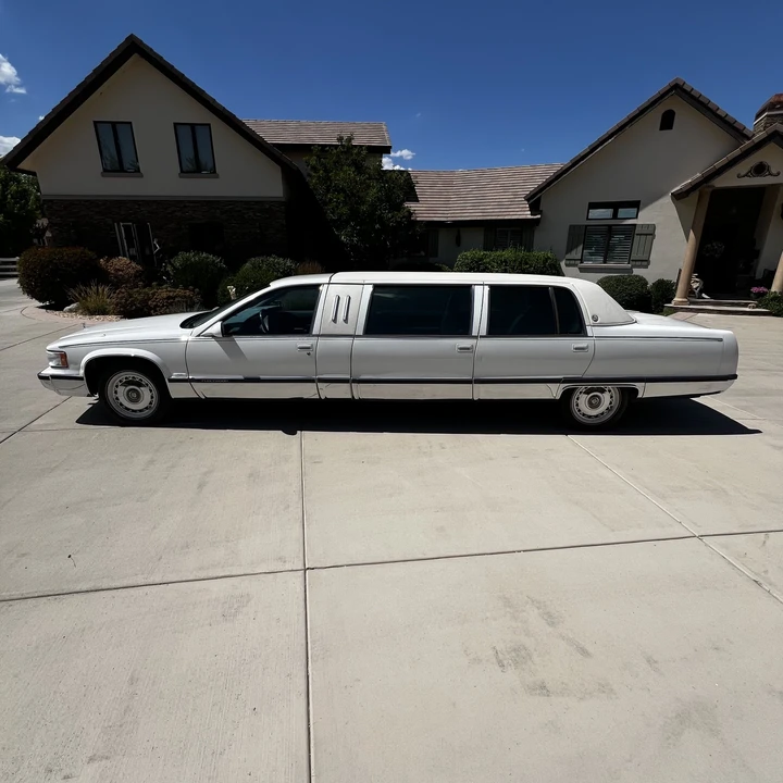 1996 Cadillac Fleetwood - Image 15 of 31