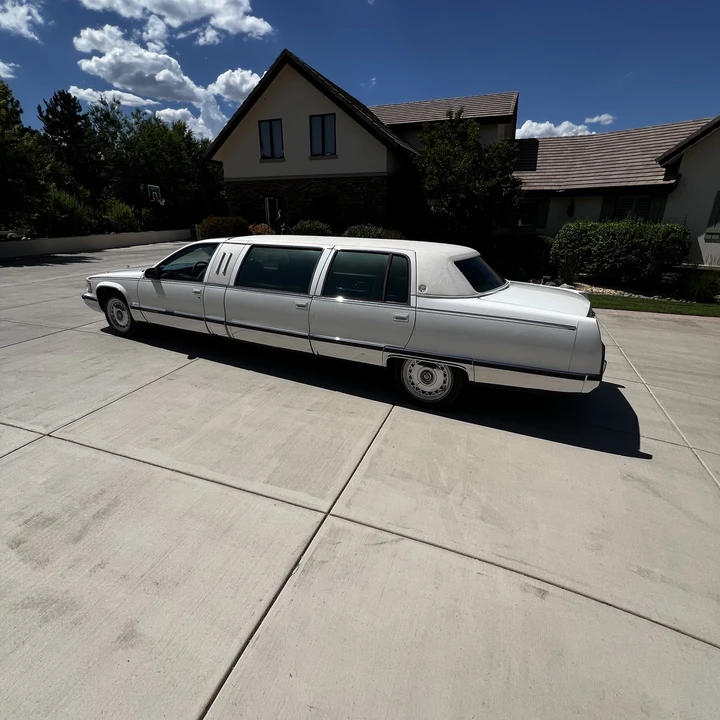 1996 Cadillac Fleetwood - Image 17 of 31