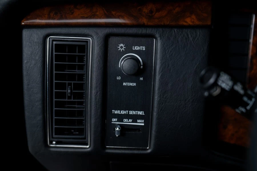 1996 Cadillac Fleetwood - Image 29 of 31