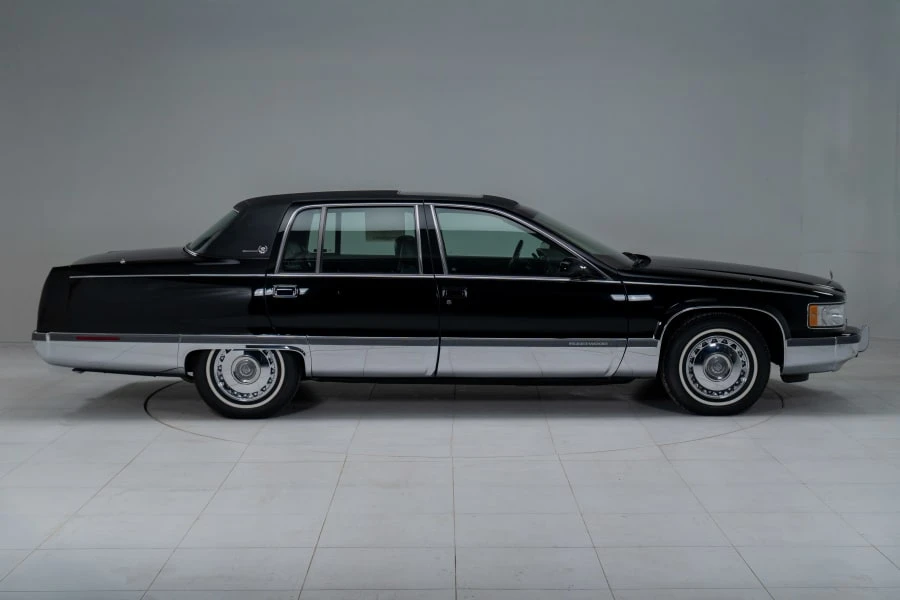 1996 Cadillac Fleetwood - Image 2 of 31