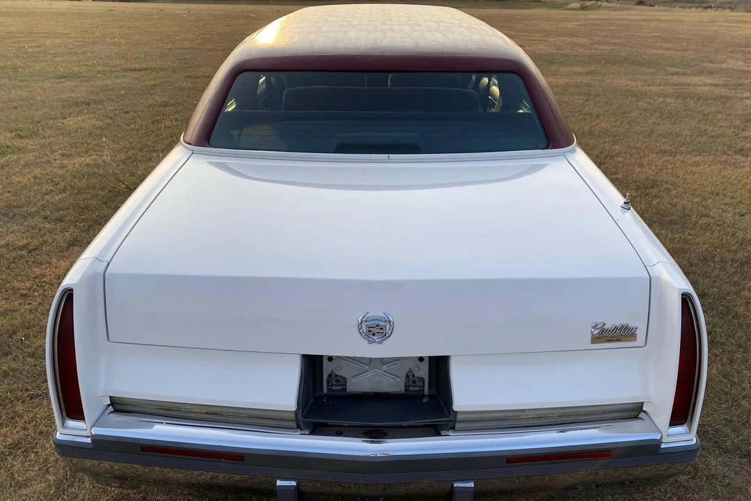 1996 Cadillac Fleetwood - Image 4 of 31