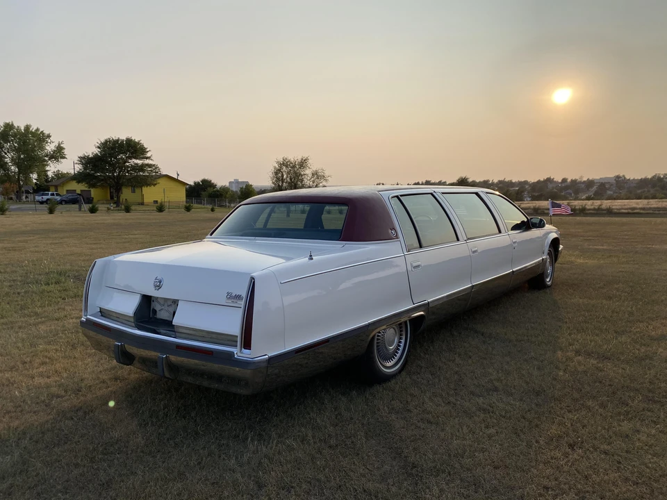 1996 Cadillac Fleetwood - Image 16 of 31