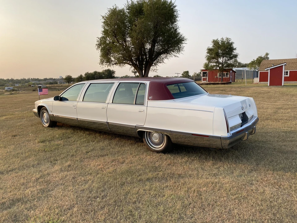 1996 Cadillac Fleetwood - Image 12 of 31