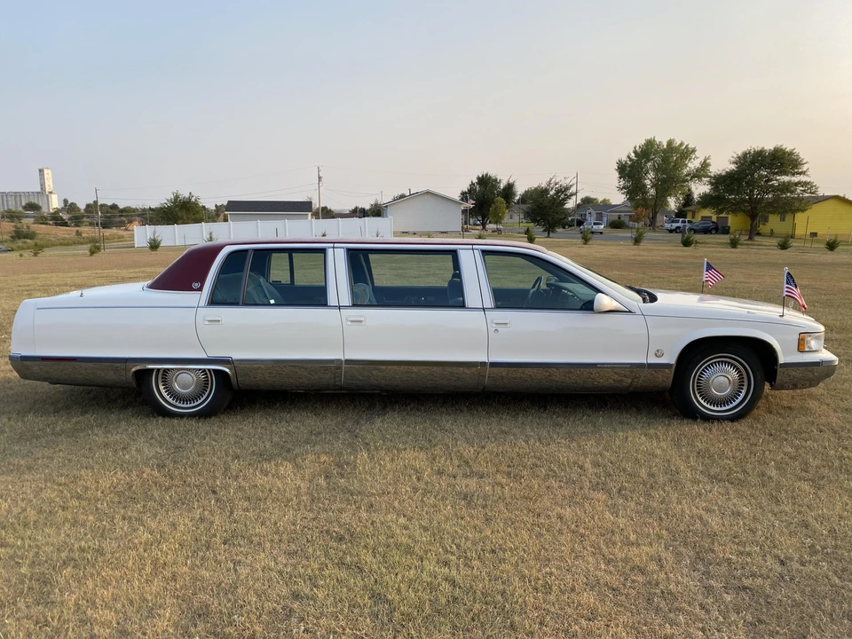 1996 Cadillac Fleetwood - Image 17 of 31