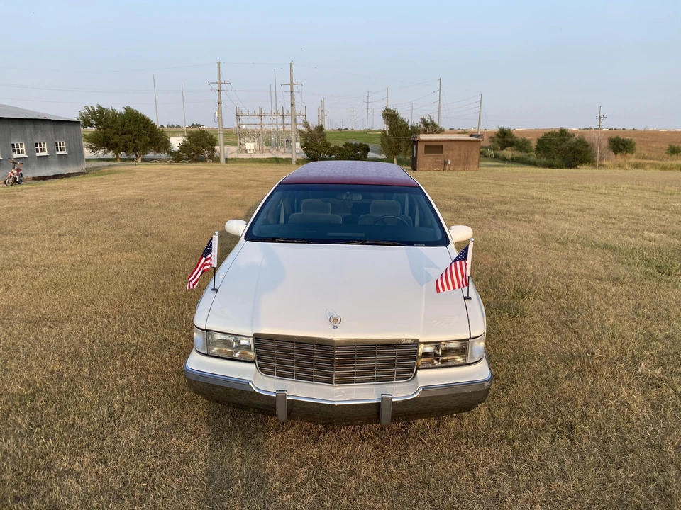 1996 Cadillac Fleetwood - Image 8 of 31