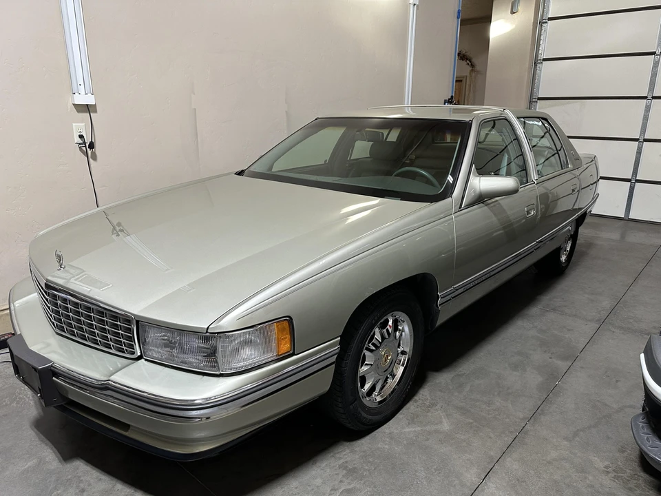1996 Cadillac DeVille 7th Gen - Image 2 of 31