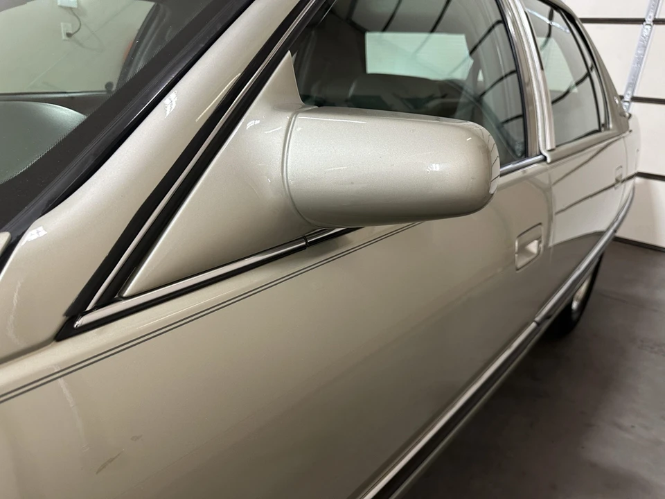 1996 Cadillac DeVille 7th Gen - Image 24 of 31