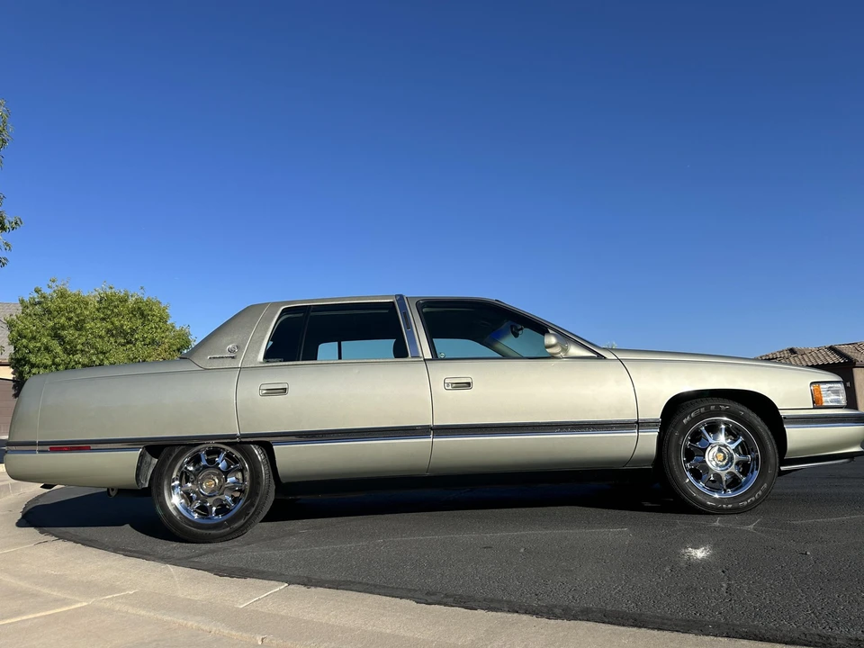1996 Cadillac DeVille 7th Gen - Image 7 of 31