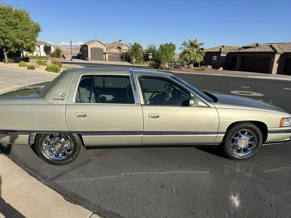 1996 Cadillac DeVille 7th Gen - Image 8 of 31