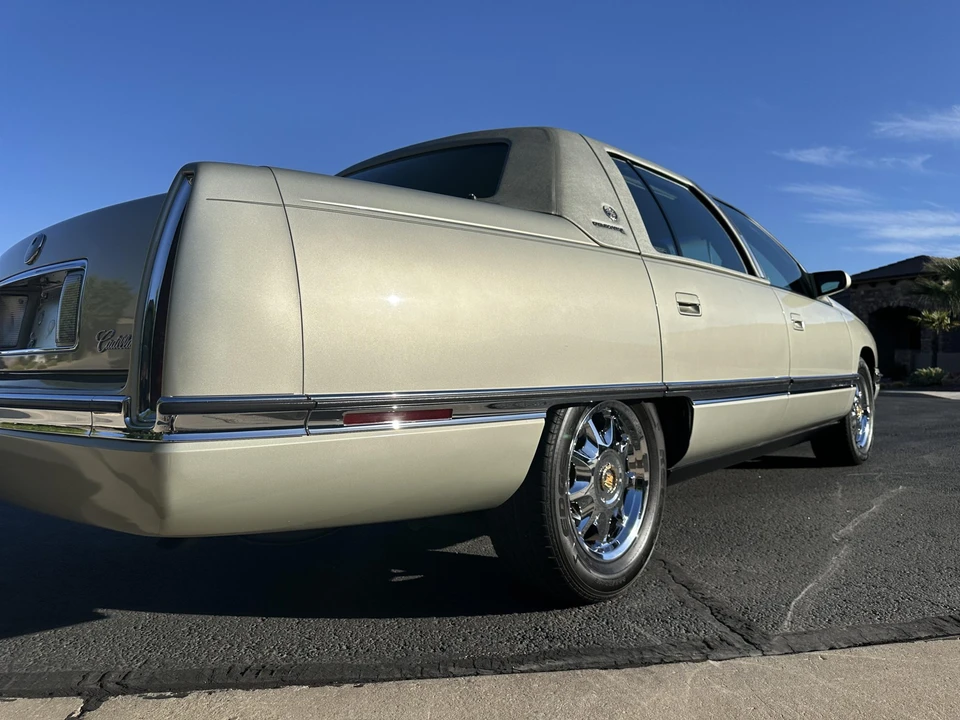 1996 Cadillac DeVille 7th Gen - Image 19 of 31
