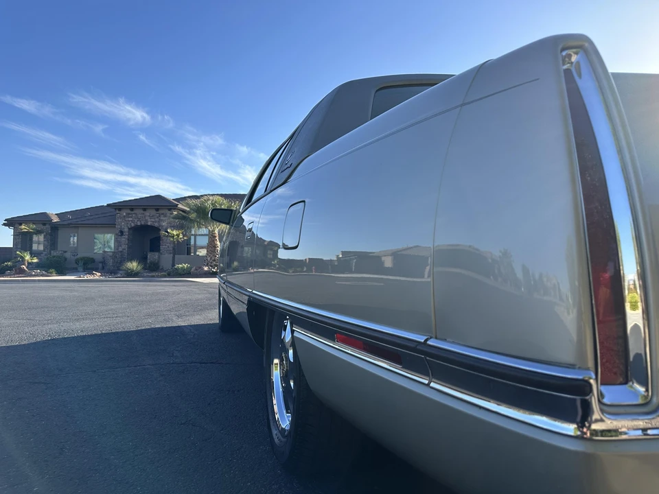 1996 Cadillac DeVille 7th Gen - Image 15 of 31