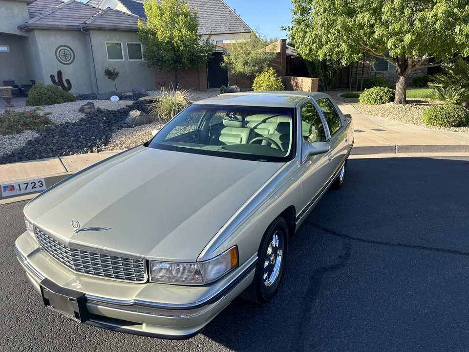 1996 Cadillac DeVille 7th Gen - Image 11 of 31