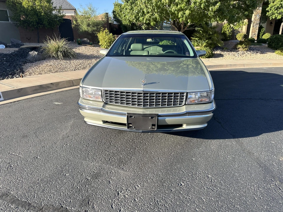 1996 Cadillac DeVille 7th Gen - Image 4 of 31