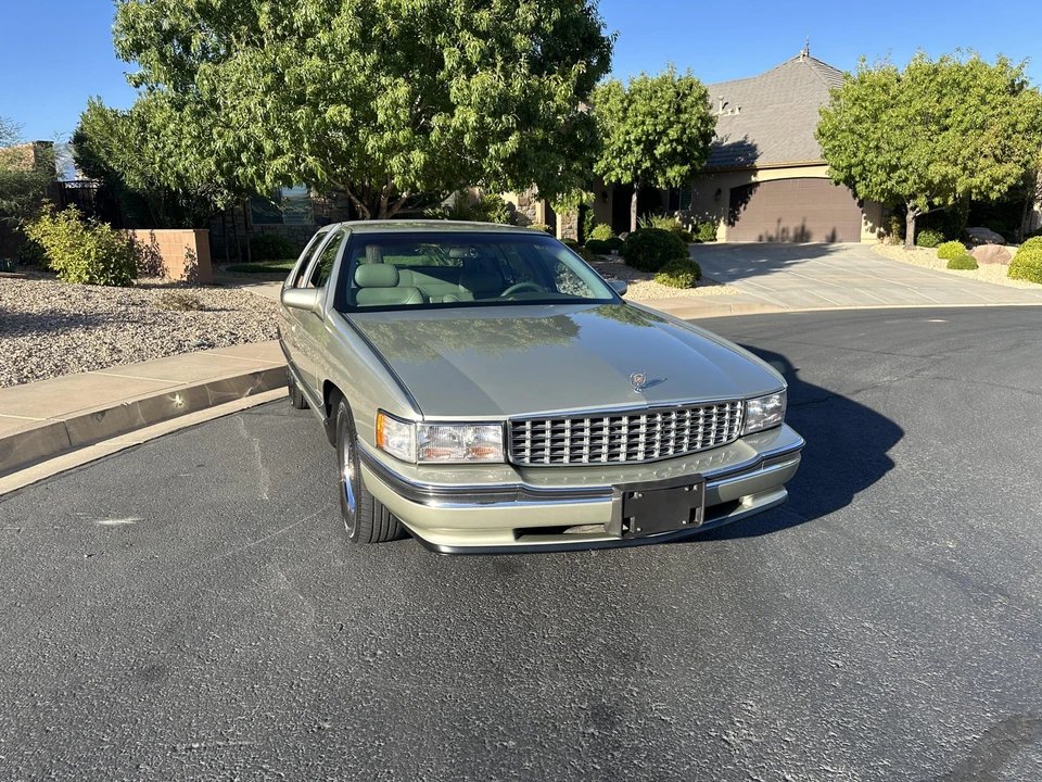 1996 Cadillac DeVille 7th Gen - Image 5 of 31