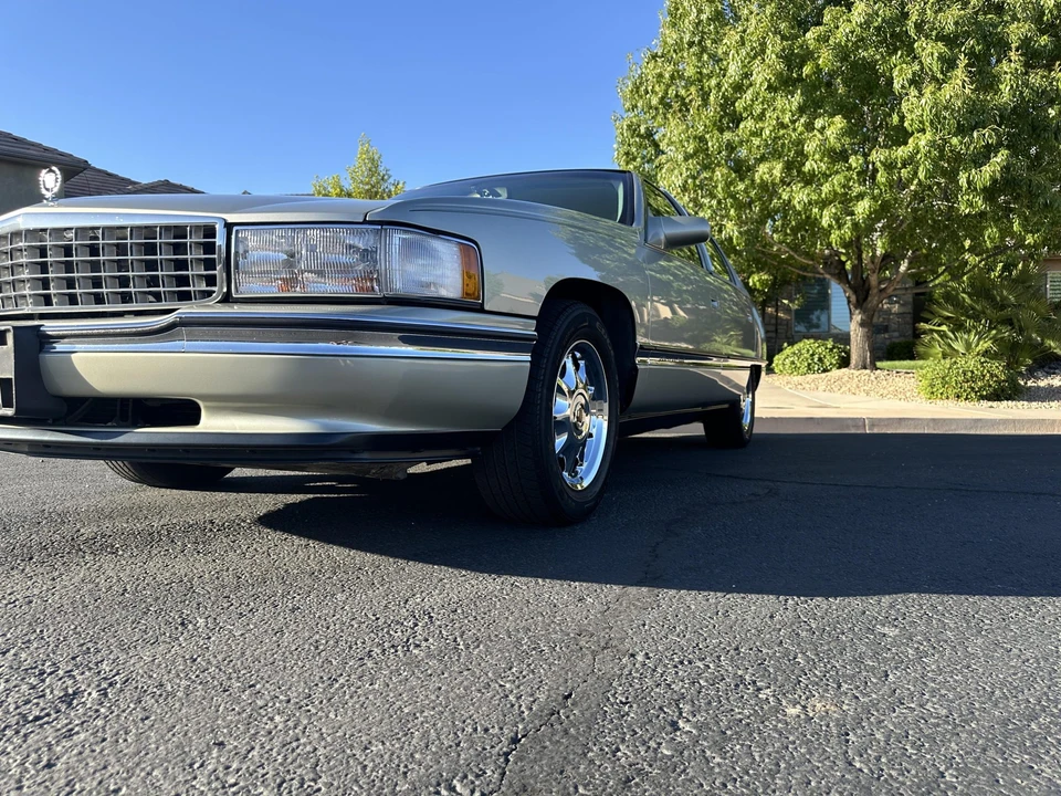 1996 Cadillac DeVille 7th Gen - Image 13 of 31
