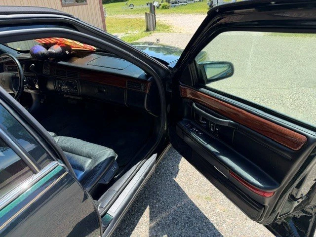1996 Cadillac DeVille 7th Gen - Image 10 of 11