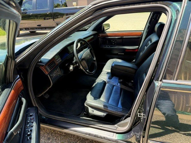 1996 Cadillac DeVille 7th Gen - Image 5 of 11