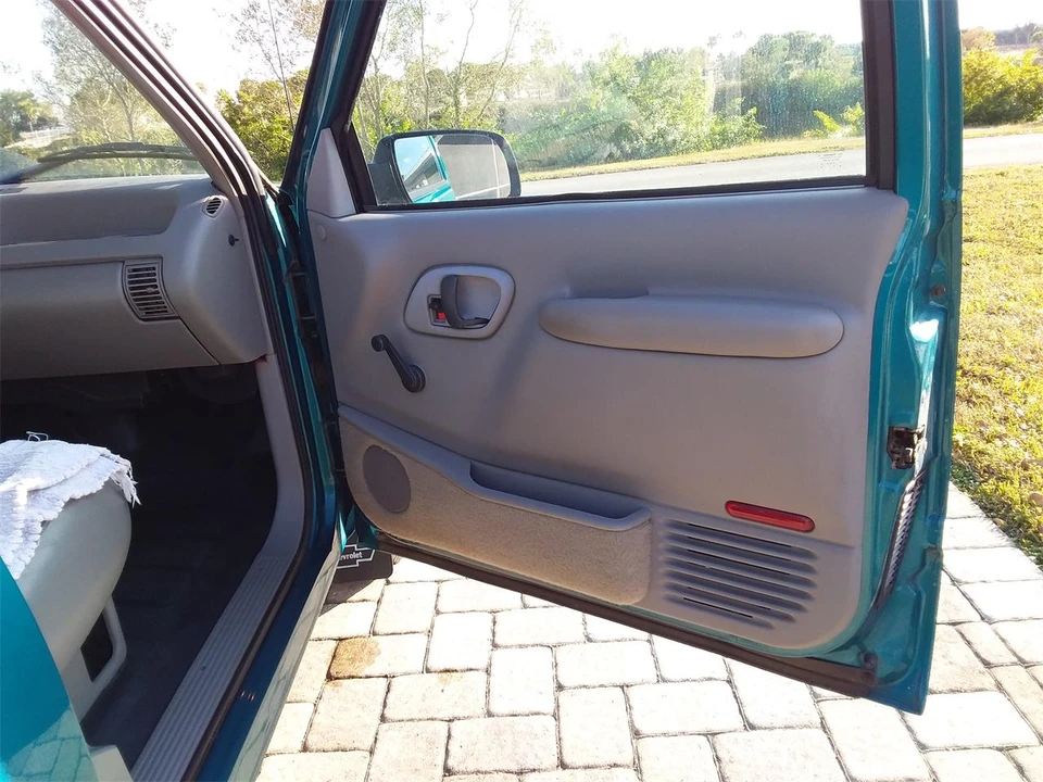 1996 Chevrolet C/K 4th Gen - Image 16 of 30