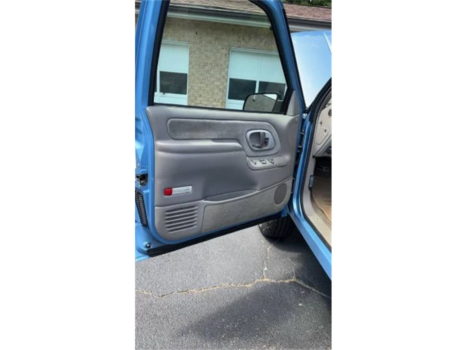 1996 Chevrolet C/K 4th Gen - Image 17 of 25