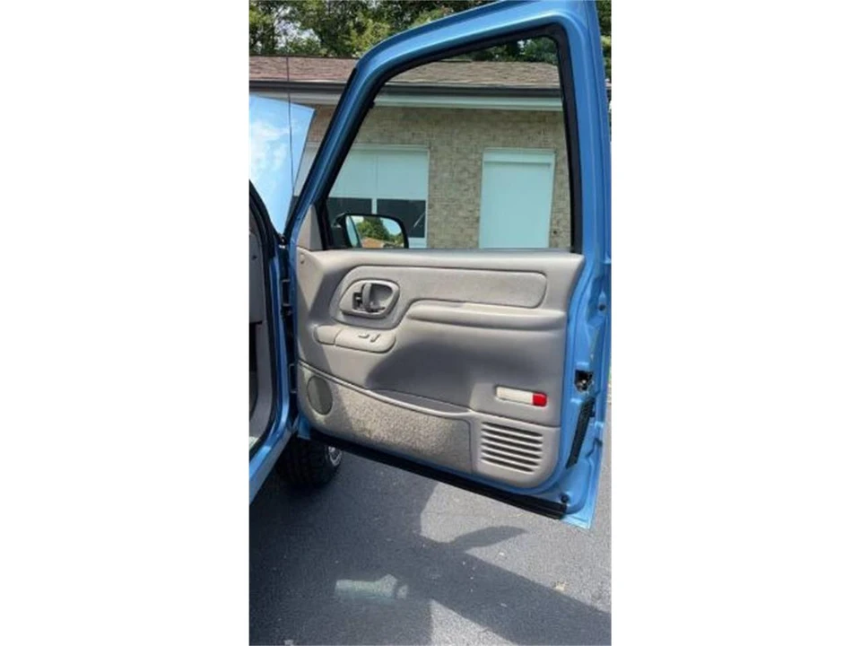1996 Chevrolet C/K 4th Gen - Image 20 of 25