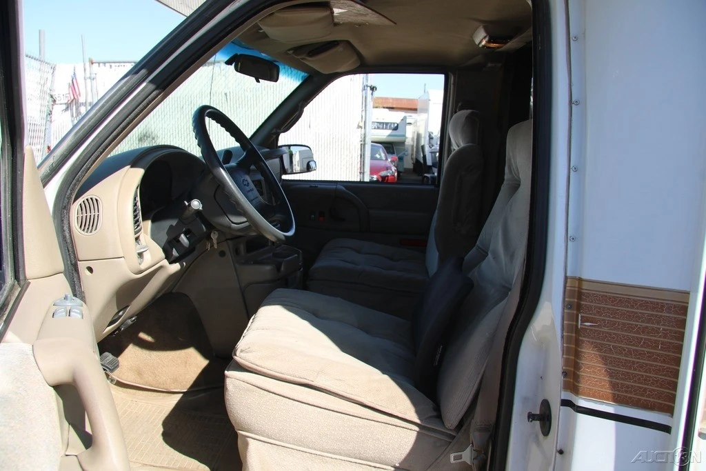 1996 Chevrolet Astro - Image 15 of 21