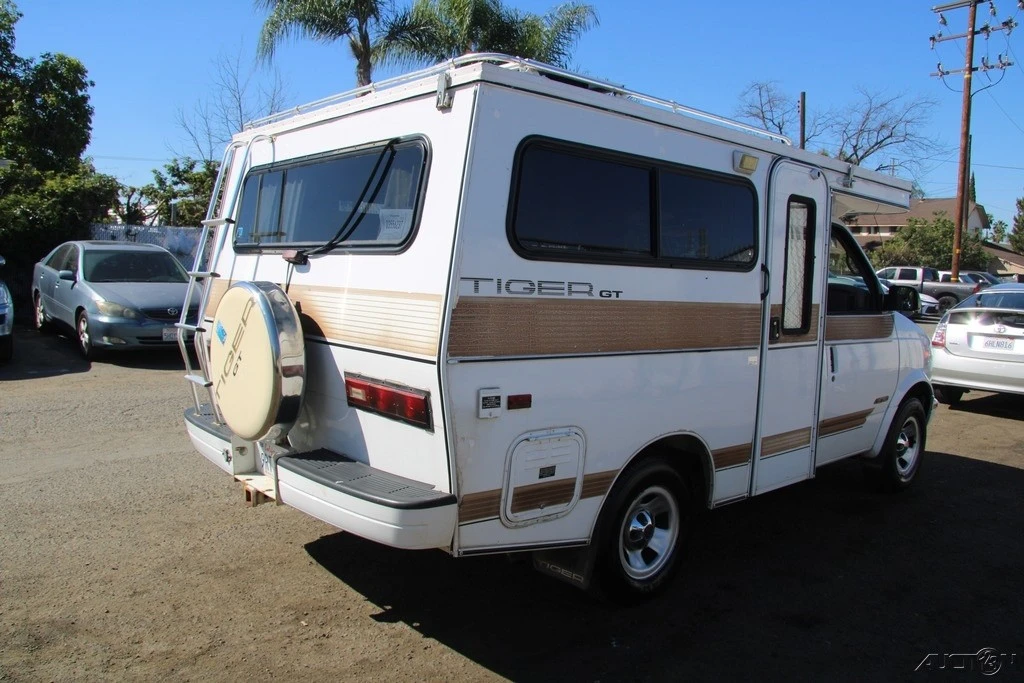 1996 Chevrolet Astro - Image 9 of 21