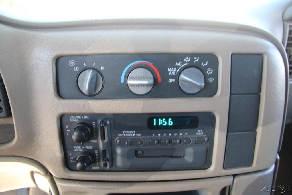 1996 Chevrolet Astro - Image 19 of 21
