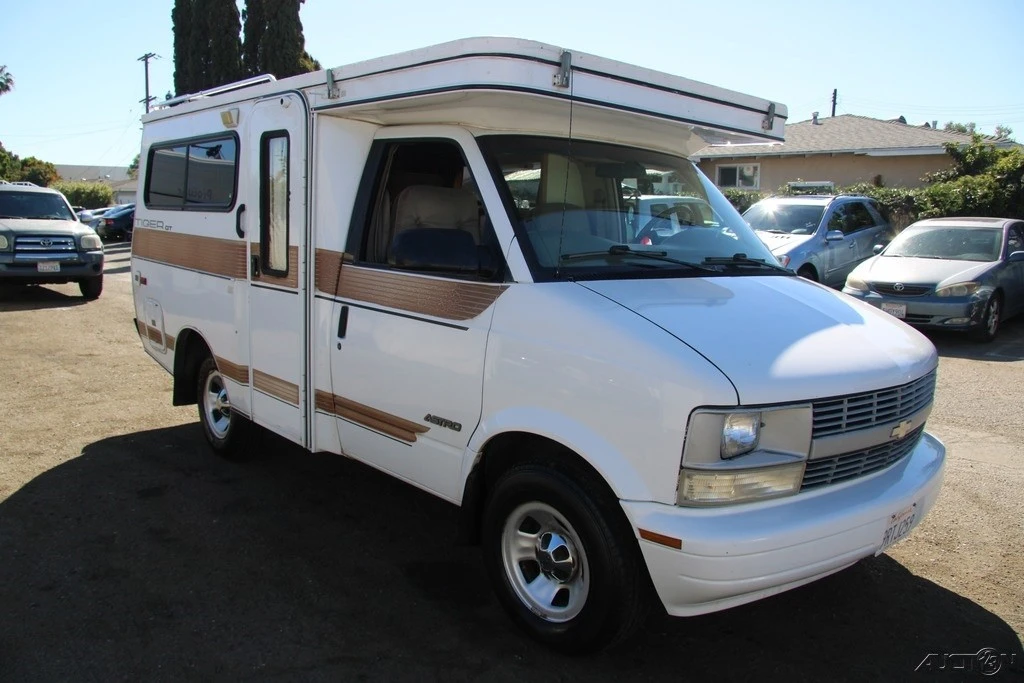 1996 Chevrolet Astro - Image 11 of 21